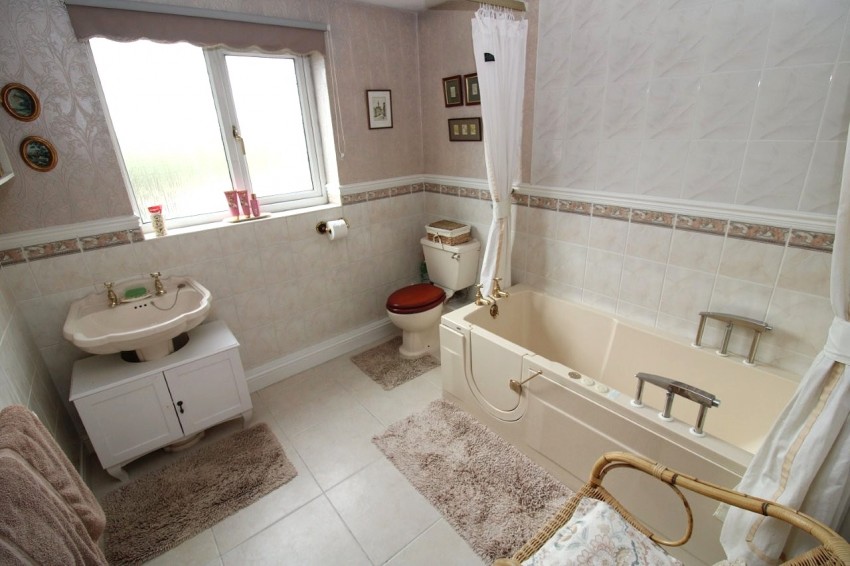 Images for Middlecliff Lane, Little Houghton, Barnsley